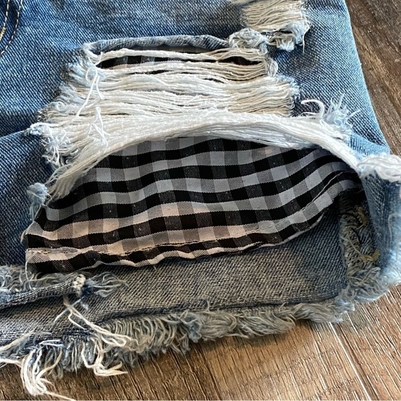 CABI Jean Shorts: High Rise Shorties w/ Black & White Checkered Inner Pockets, 0 - Picture 7 of 12